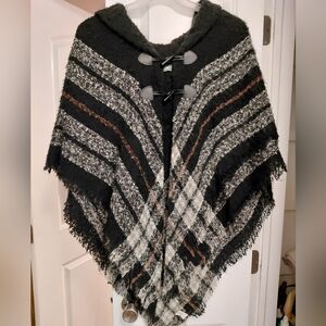 Accessory St New York Women's Plaid Poncho Shawl (Black & Gray) NWOT!